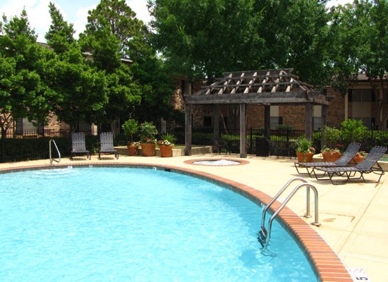 Colonial Plaza Apartments